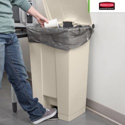 Bote de basura con pedal Legacy Rubbermaid 23 Gal