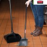 Escoba para vestíbulo Ejecutiva Rubbermaid